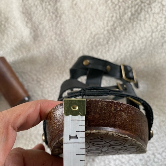 Retro style sandals with adjustable straps and block heel Size: 10 - XL - Picture 9 of 11